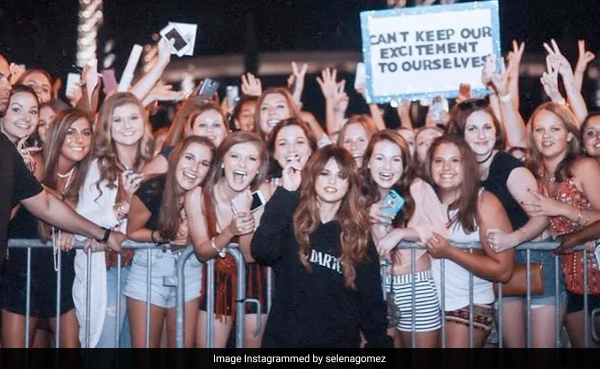 Selena Gomez Celebrates Becoming First Woman To Reach 400 Million Instagram Followers