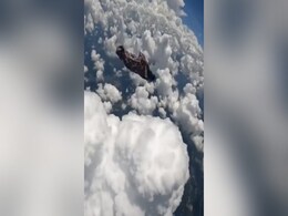 शख्स ने लगाई आसमान से छलांग! VIDEO देख लोगों को याद आया टॉम क्रूज शख्स ने लगाई आसमान से छलांग! VIDEO देख लोगों को याद आया टॉम क्रूज