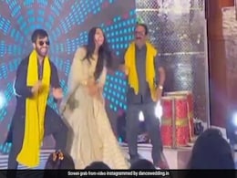 'कजरा रे' पर दुल्हन ने पति और ससुर के साथ जमकर किया डांस, इन्हें देख भूल जाएंगे अमिताभ, अभिषेक और ऐश्वर्या की तिकड़ी 'कजरा रे' पर दुल्हन ने पति और ससुर के साथ जमकर किया डांस, इन्हें देख भूल जाएंगे अमिताभ, अभिषेक और ऐश्वर्या की तिकड़ी