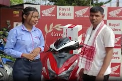 Watch: Assam Man Uses A Unique Mode Of Payment To Buy His Dream Scooter Watch: Assam Man Uses A Unique Mode Of Payment To Buy His Dream Scooter