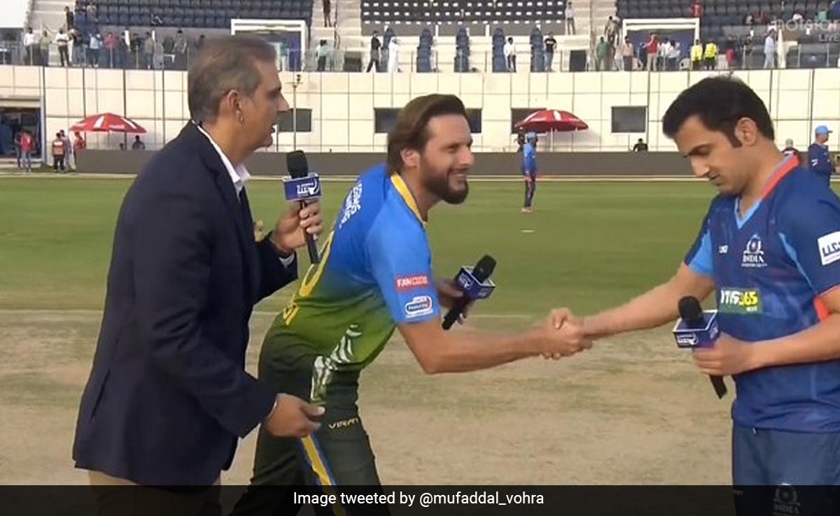 क्रिकेट के मैदान पर हुआ शाहिद अफरीदी और गौतम गंभीर का आमना-सामना, भारतीय क्रिकेटर के रिएक्शन ने मचाई सनसनी