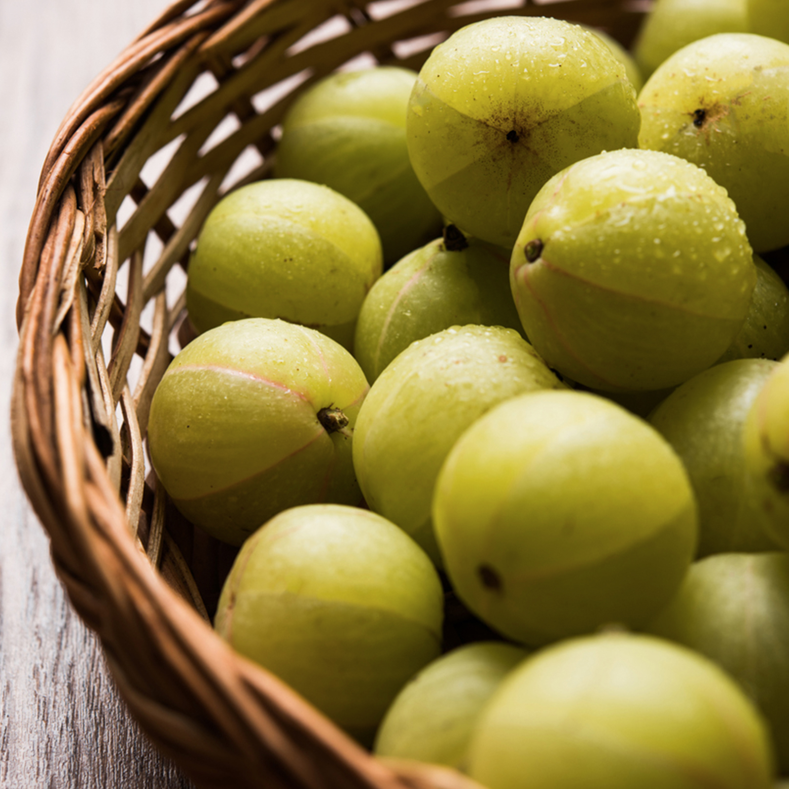 Raw, Juice Or Fermented? Nutritionist Reveals The Healthiest Way To Eat Amla
