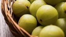 Raw, Juice Or Fermented? Nutritionist Reveals The Healthiest Way To Eat Amla
