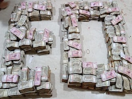 पूजा सिंघल केस : ED ने हजारीबाग में इज़हार अंसारी के ठिकाने पर की छापेमारी,  ₹3.5 करोड़ बरामद पूजा सिंघल केस : ED ने हजारीबाग में इज़हार अंसारी के ठिकाने पर की छापेमारी,  ₹3.5 करोड़ बरामद