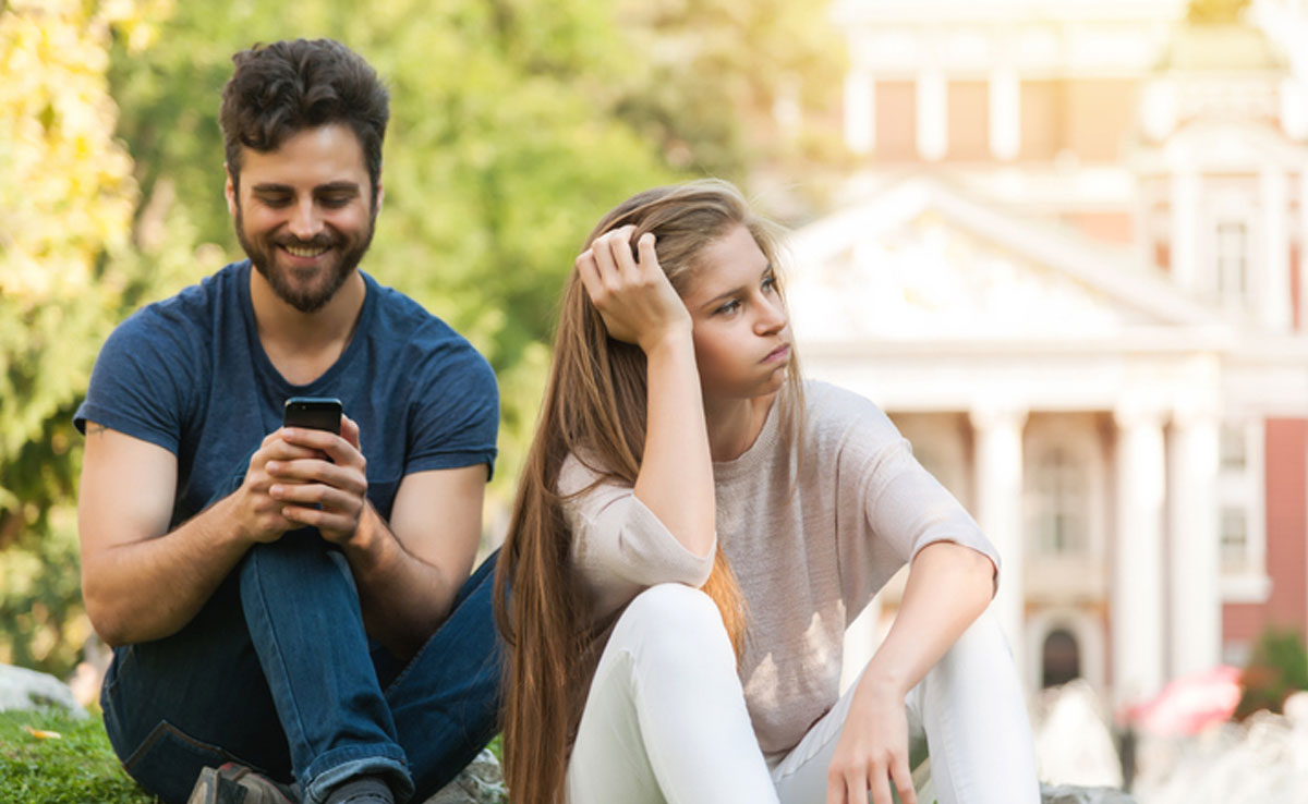 Here's Everything You Need To Know About The Latest Dating Trend, Ground Hogging
