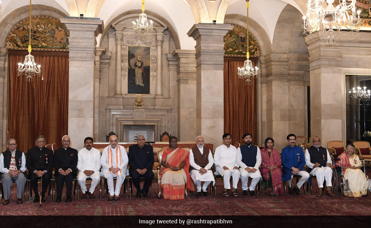 राष्ट्रपति द्रौपदी मुर्मू ने पद्म पुरस्कार विजेताओं को किया सम्मानित, देखें तस्वीरें