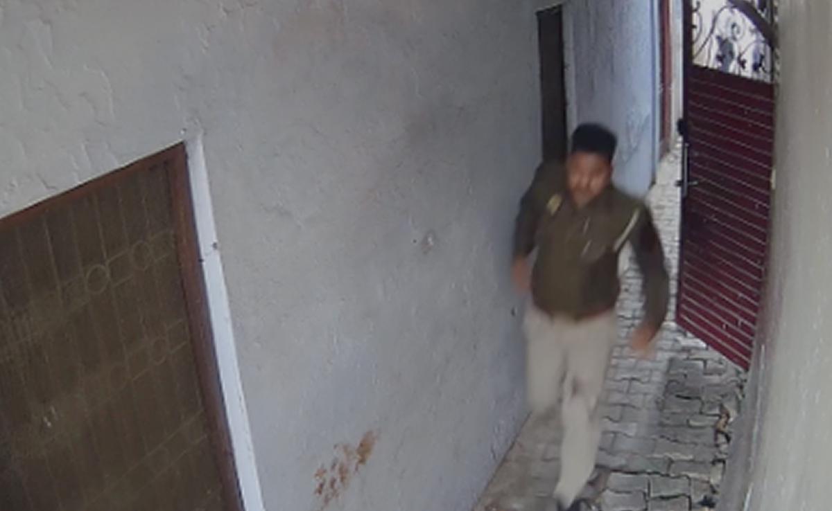 "गोलियां चलाता ये शख्‍स अतीक अहमद का बेटा असद तो नहीं...?" उमेश पाल हत्याकांड से जुड़ा नया CCTV फुटेज