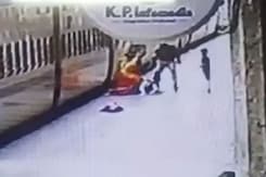 Video: Cop Saves Woman's Life Who Slipped While Getting Off Moving Train Video: Cop Saves Woman's Life Who Slipped While Getting Off Moving Train