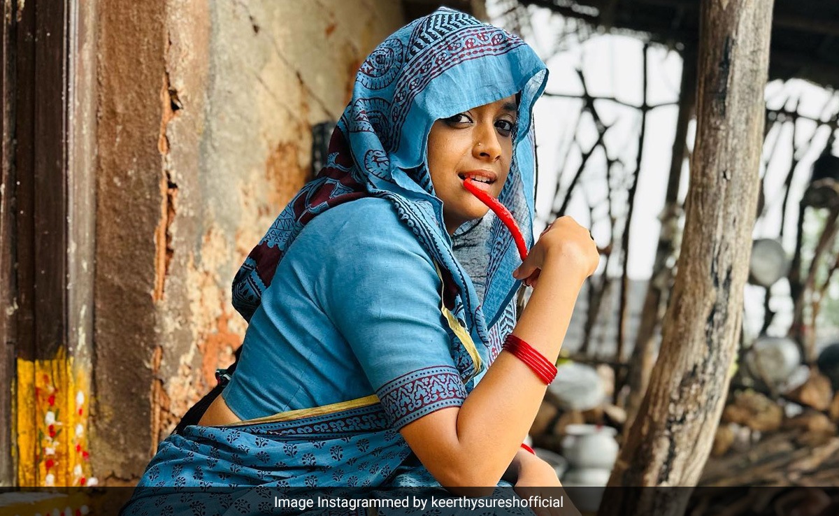 VIDEO: 'दसरा' को लगी बंपर ओपनिंग तो खुशी में सड़क पर धूल उड़ाते दौड़ने लगी फिल्म की एक्ट्रेस