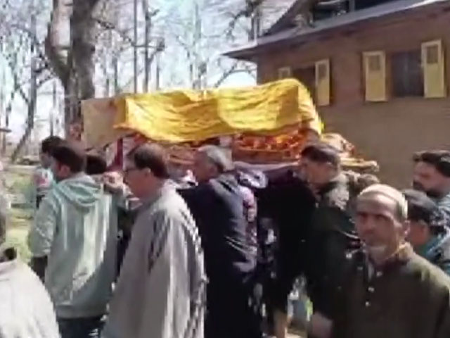 Muslims Helps With Funeral Of Kashmiri Pandit Neighbour In Pulwama