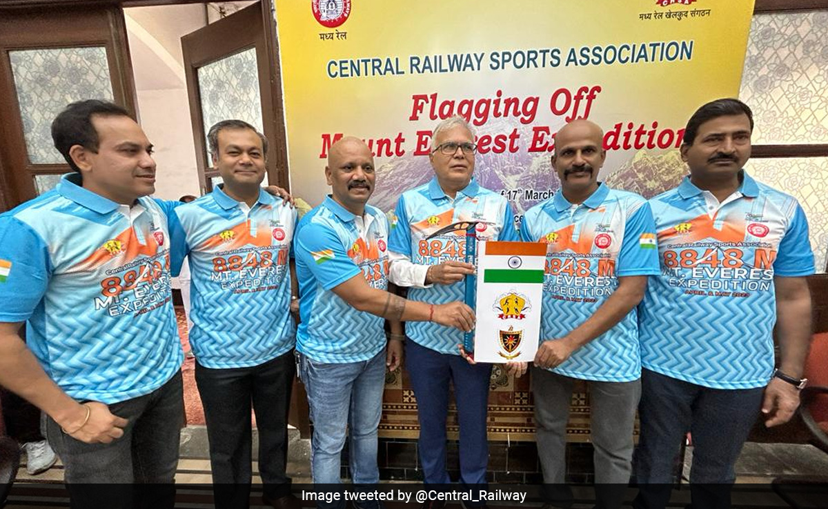 These 2 Railway Officials Set Off To Climb Mt Everest