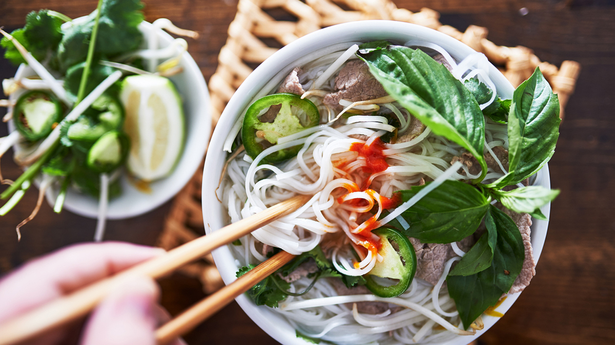 Japanese Restaurant Bans Customers From Using Smartphones While Dining