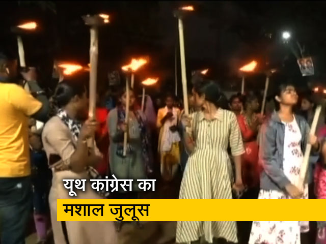 बेंगलुरु में राहुल गांधी के समर्थन में यूथ कांग्रेस ने निकाला मशाल जुलूस