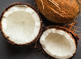 5 Easy Tricks To Help You Choose The Juiciest Tender Coconut 5 Easy Tricks To Help You Choose The Juiciest Tender Coconut