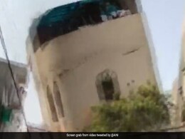 दिल्ली: ताश के पत्तों की तरह भरभरा कर गिरी 4 मंजिला बिल्डिंग, देखिए हादसे का VIDEO दिल्ली: ताश के पत्तों की तरह भरभरा कर गिरी 4 मंजिला बिल्डिंग, देखिए हादसे का VIDEO