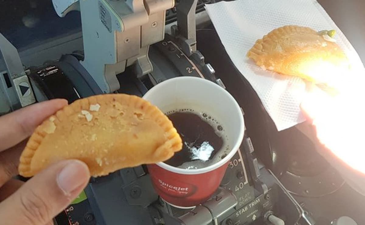 स्वाद-स्वाद में ज्यादा गुजिया खा ली, इन 4 घरेलू नुस्खों की मदद से पेट को दें आराम