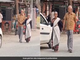 सड़क पर चल रही पत्नी का हाथ पकड़कर बुजुर्ग पति ने किया कुछ ऐसा, लोग बोले- हर महिला यही चाहती है... सड़क पर चल रही पत्नी का हाथ पकड़कर बुजुर्ग पति ने किया कुछ ऐसा, लोग बोले- हर महिला यही चाहती है...
