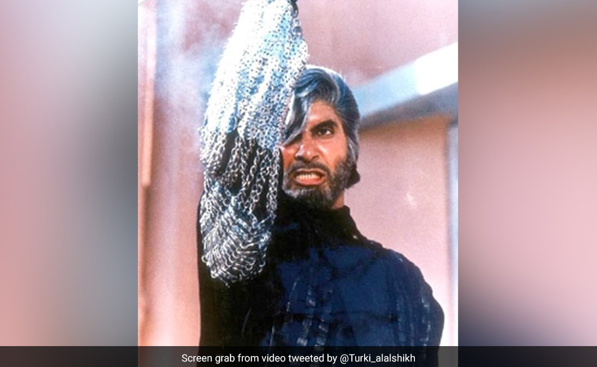 Amitabh Bachchan Gifts His <i>Shahenshah</i> Jacket To Friend In Saudi Arabia