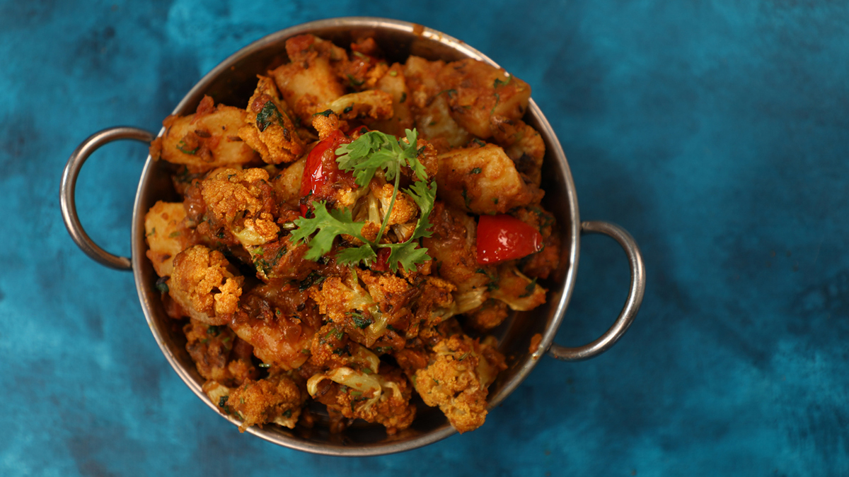 आज क्या बनाऊं: सिर्फ 10 मिनट में बनाएं गोभी आलू की चटपटी सब्जी, उंगलियां चाट-चाट कर खाएंगे घर वाले