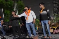 कैमरे पर रैपर एमसी स्टेन का संगीत कार्यक्रम को करणी सेना ने रोका कैमरे पर रैपर एमसी स्टेन का संगीत कार्यक्रम को करणी सेना ने रोका