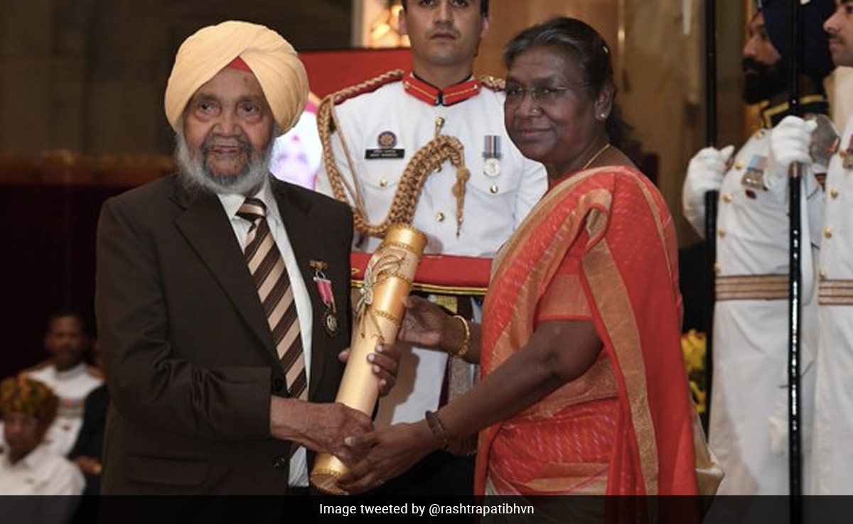 Noted Sikh Scholar Rattan Singh Jaggi Receives His Padma Shri From President