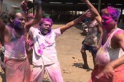 Bihar Migrant Workers Celebrate Holi In Chennai Amid Rumours Of Attack Bihar Migrant Workers Celebrate Holi In Chennai Amid Rumours Of Attack