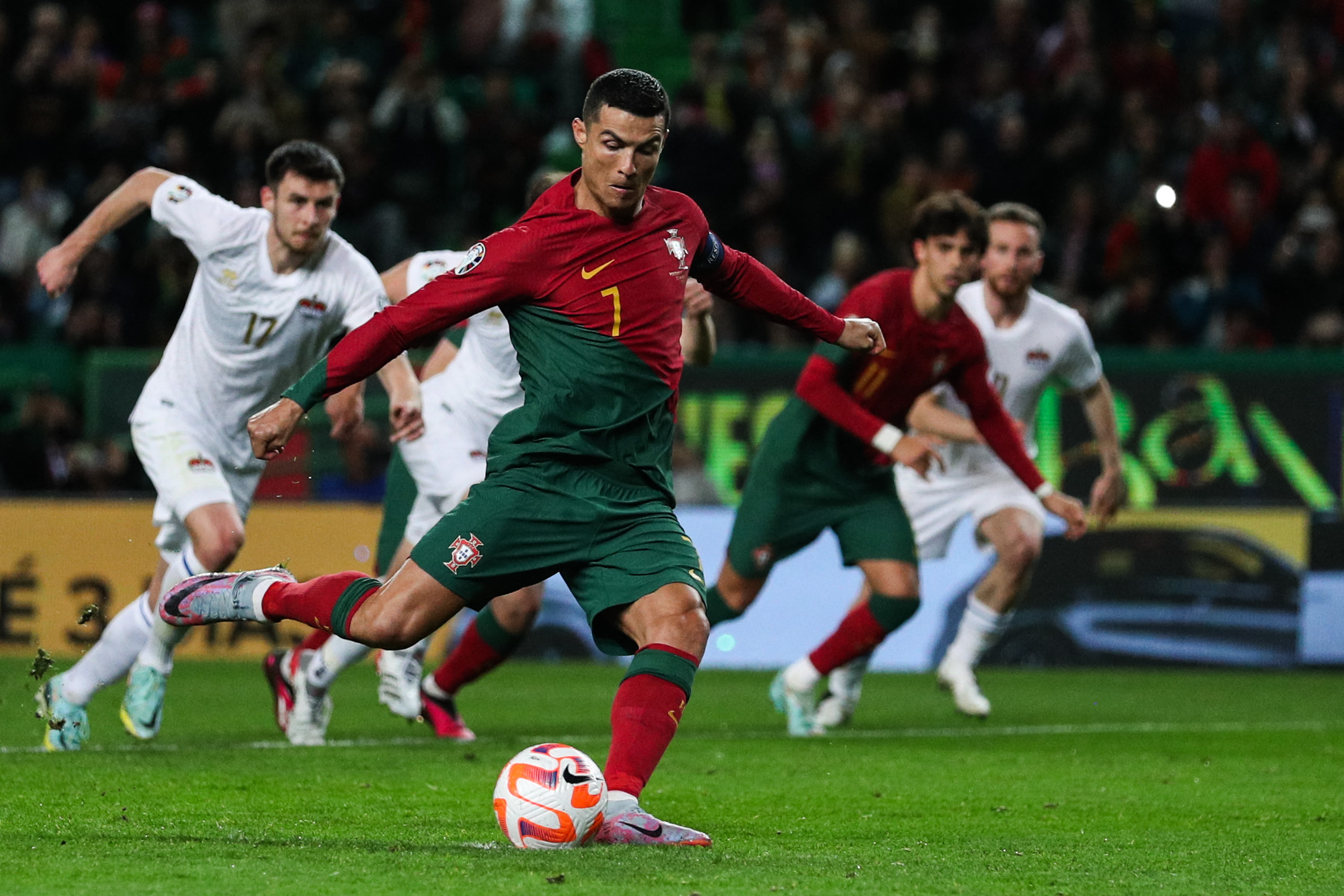 Cristiano Ronaldo Faces $1 Billion Lawsuit Over Binance Cryptocurrency Advertisements