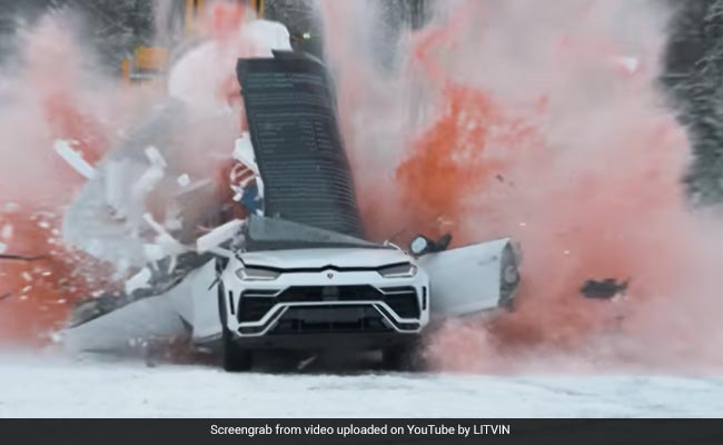 VIDEO: एनर्जी ड्रिंक को प्रमोट करने के चक्कर में रूसी YouTuber ने तोड़ डाली करोड़ों की Lamborghini