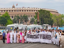 "Democracy In Danger": Opposition MPs March To Rashtrapati Bhavan "Democracy In Danger": Opposition MPs March To Rashtrapati Bhavan