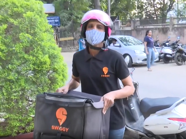 Swiggy की दो डिलीवरी पार्टनर अपनी शर्तों पर जी रहीं जिंदगी