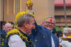 Australian PM Anthony Albanese Celebrates Holi In Gujarat Australian PM Anthony Albanese Celebrates Holi In Gujarat