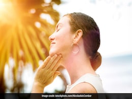 गर्मियों में चाहिए Glowing Skin तो अपनी डाइट में शामिल करें ये 4 चीजें, दमक उठेगा चेहरा गर्मियों में चाहिए Glowing Skin तो अपनी डाइट में शामिल करें ये 4 चीजें, दमक उठेगा चेहरा