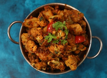 Want To Make Halwai-Style Gobhi Aloo At Home? Follow These Pro Tips Want To Make Halwai-Style Gobhi Aloo At Home? Follow These Pro Tips