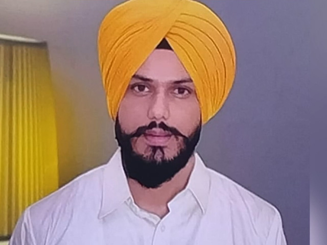 Punjab Police Releases Amritpal's Pics, Seek Public Help in Arresting Him
