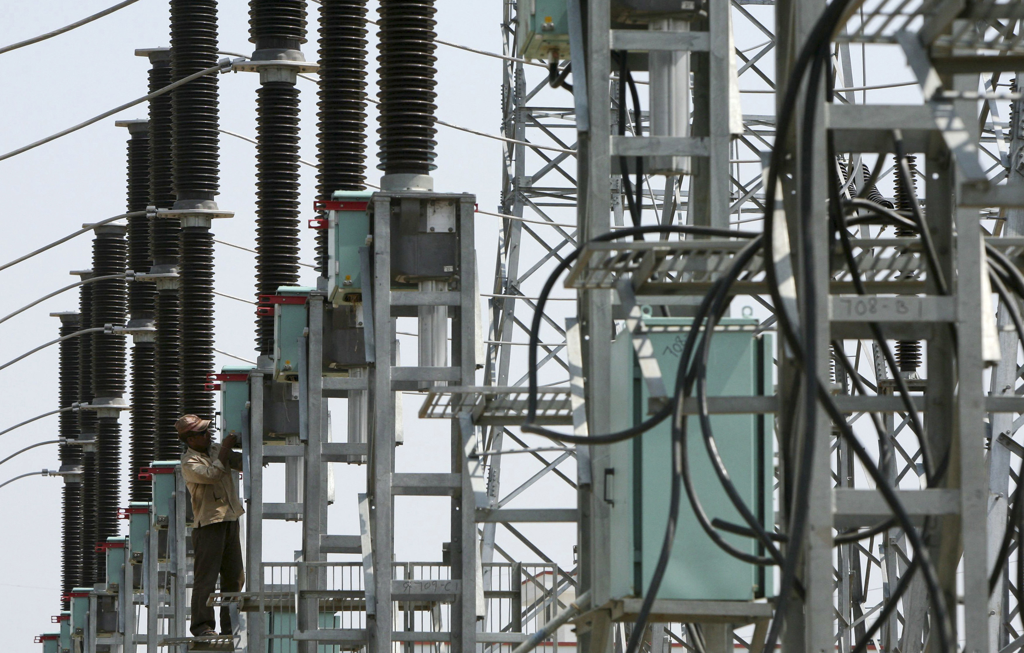 40% Karachi Left Without Electricity As Transmission Line Trips: Report