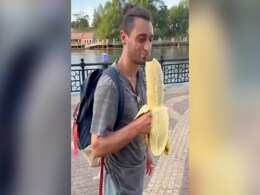 3 किलो का है ये केला! छोटे बच्चे के बराबर है एक, क्या आप अकेले 1 केला खा पाएंगे? देखें वायरल वीडियो 3 किलो का है ये केला! छोटे बच्चे के बराबर है एक, क्या आप अकेले 1 केला खा पाएंगे? देखें वायरल वीडियो