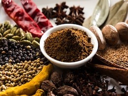 पेट को साफ कर देते हैं रसोई के ये 5 मसाले, जानिए इन Healthy Spices के सेवन का सही तरीका  पेट को साफ कर देते हैं रसोई के ये 5 मसाले, जानिए इन Healthy Spices के सेवन का सही तरीका