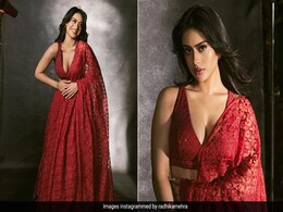 Nysa Devgan In A <i>Lehenga</i> Is Exceptionally Well 'Red' In The Festive Fashion Department Nysa Devgan In A <i>Lehenga</i> Is Exceptionally Well 'Red' In The Festive Fashion Department
