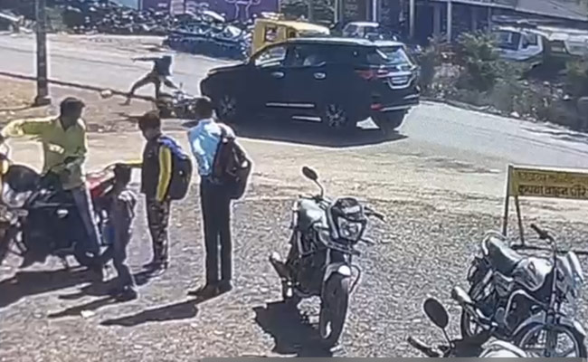 Caught On Camera: Accident Between Congress' Digvijaya Singh's Car, Bike