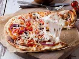 बिना ऑर्डर किए 10 सालों तक घर पर आया पिज्जा तो बुजुर्ग बोला, अब किसी स्कूटर की आवाज सुनता हूं तो कांपने लगता हूं बिना ऑर्डर किए 10 सालों तक घर पर आया पिज्जा तो बुजुर्ग बोला, अब किसी स्कूटर की आवाज सुनता हूं तो कांपने लगता हूं