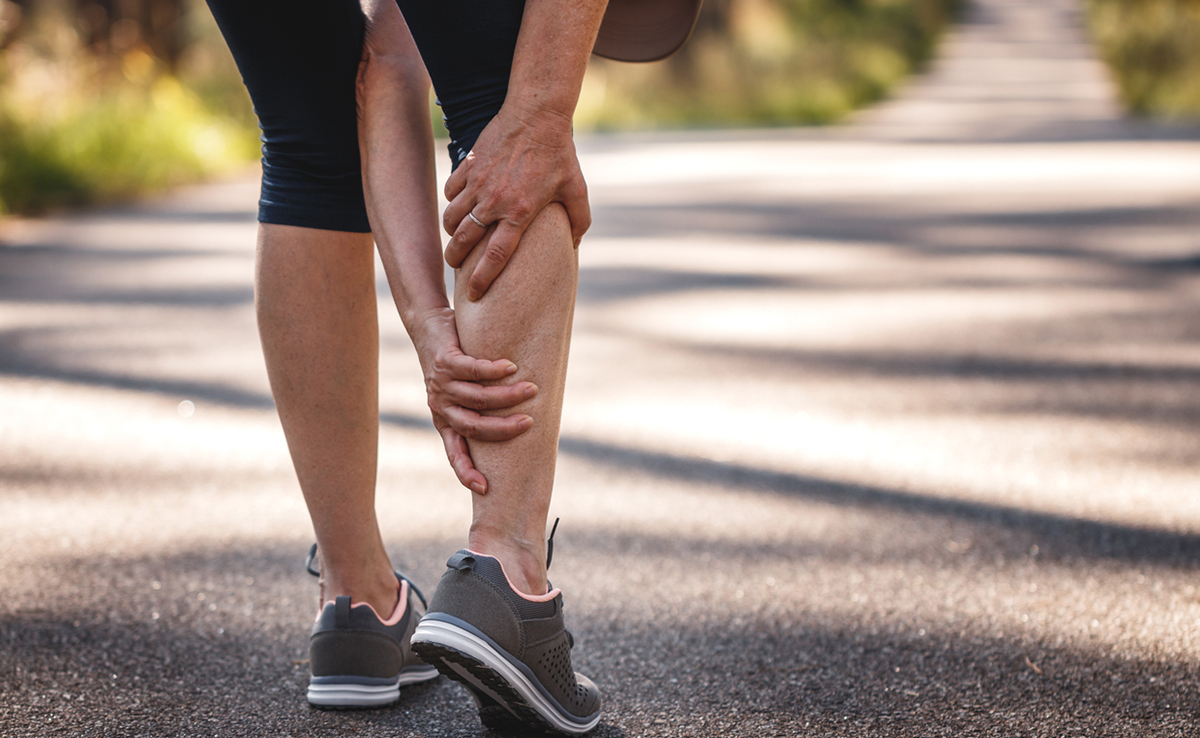 Statin-related muscle pain is most commonly described as having symmetrical pain