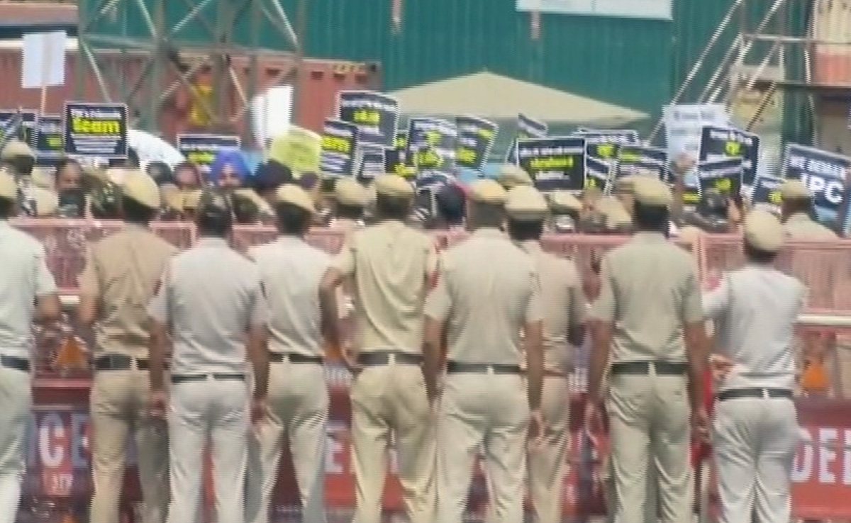 Opposition Calls Off March On Adani Row After Big Blockade By Delhi Police