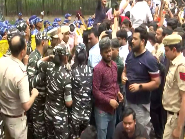 Manish Sisodia In CBI Court, Massive AAP Demonstration In Delhi