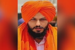 Amritpal Singh May Be Back In Punjab To Surrender: Police Sources Amritpal Singh May Be Back In Punjab To Surrender: Police Sources