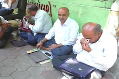 सूरत में हीरा उद्योग का तीन लाख करोड़ है सालाना कारोबार सूरत में हीरा उद्योग का तीन लाख करोड़ है सालाना कारोबार