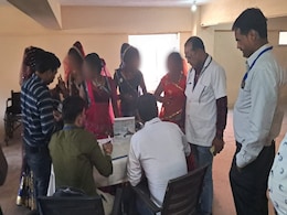 MP : प्रशासन ने मेले में आई डांसर्स का कराया HIV टेस्ट, हुआ विवाद, अधिकारियों ने दी सफाई MP : प्रशासन ने मेले में आई डांसर्स का कराया HIV टेस्ट, हुआ विवाद, अधिकारियों ने दी सफाई