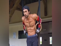Ranbir Kapoor ने इस डाइट को फॉलो कर बदल डाला अपना पूरा लुक, 2.5 साल से नहीं खाई रोटी, ये रहा उनका Workout Video Ranbir Kapoor ने इस डाइट को फॉलो कर बदल डाला अपना पूरा लुक, 2.5 साल से नहीं खाई रोटी, ये रहा उनका Workout Video