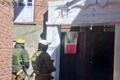 Hurriyat Leader's House Searched In Case Linked To "Selling" Of MBBS Seats In J&K Hurriyat Leader's House Searched In Case Linked To "Selling" Of MBBS Seats In J&K