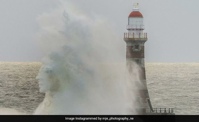 UK Photographer Captures Wave With Perfect Face At A Lighthouse