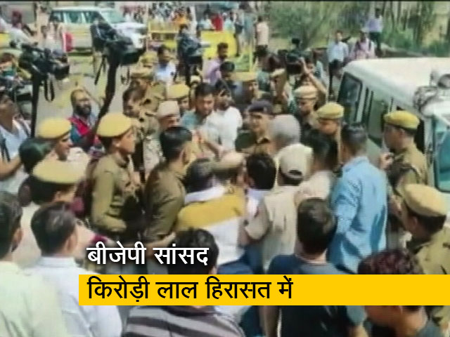 राजस्थान : जयपुर में धरनास्थल से शहीदों की पत्नियों को हटाया